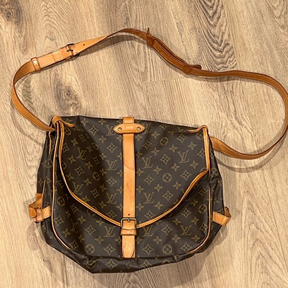 LOUIS VUITTON SAUMUR 35 LARGE CROSSBODY BAG ADJUSTABLE STRAPS ON BOTH SIDES - Picture 1 of 16